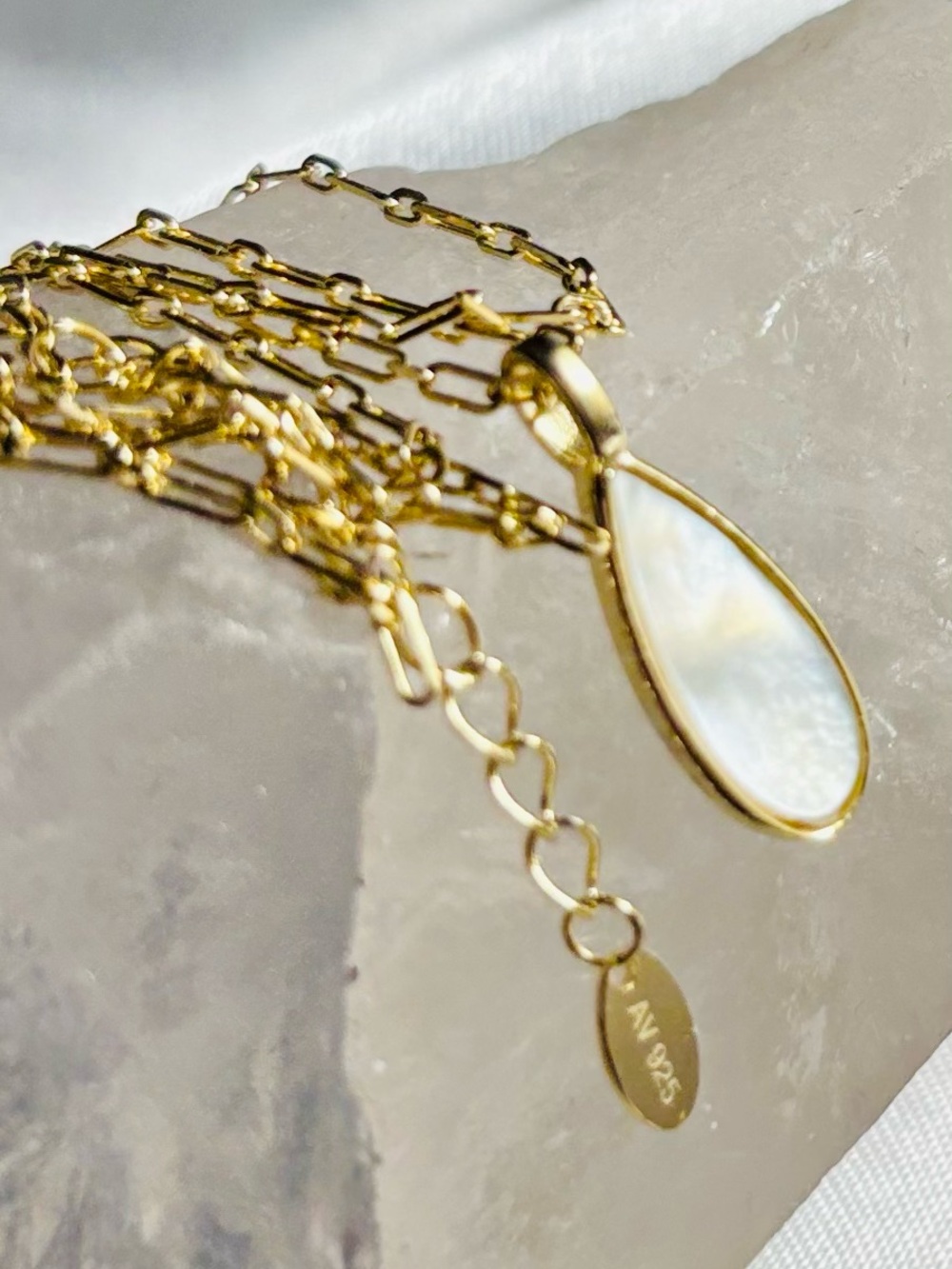 Alwand Vahan Gold Vermeil 925 Pear shaped Mother of Pearl Necklace